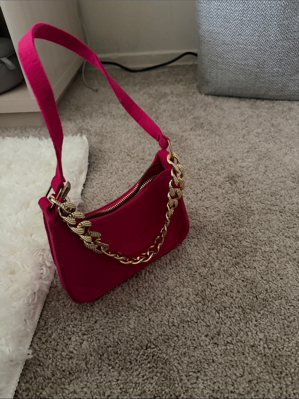SHEIN Fuchsia Shoulder Bag with Gold Chain Accent